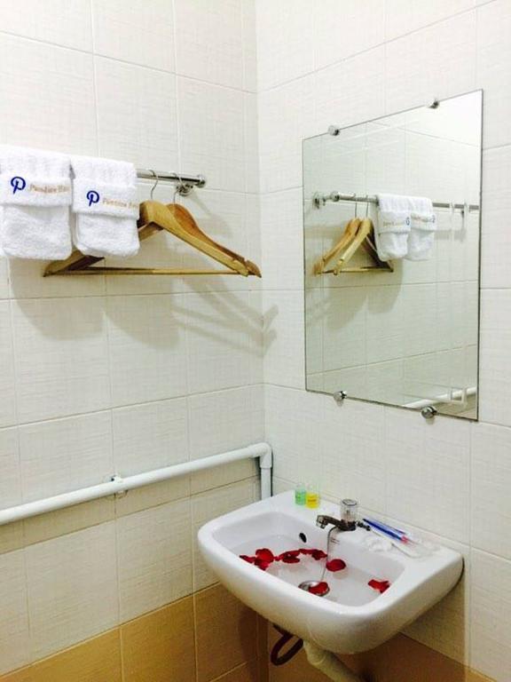 Pandora Motel Янгон Екстериор снимка
