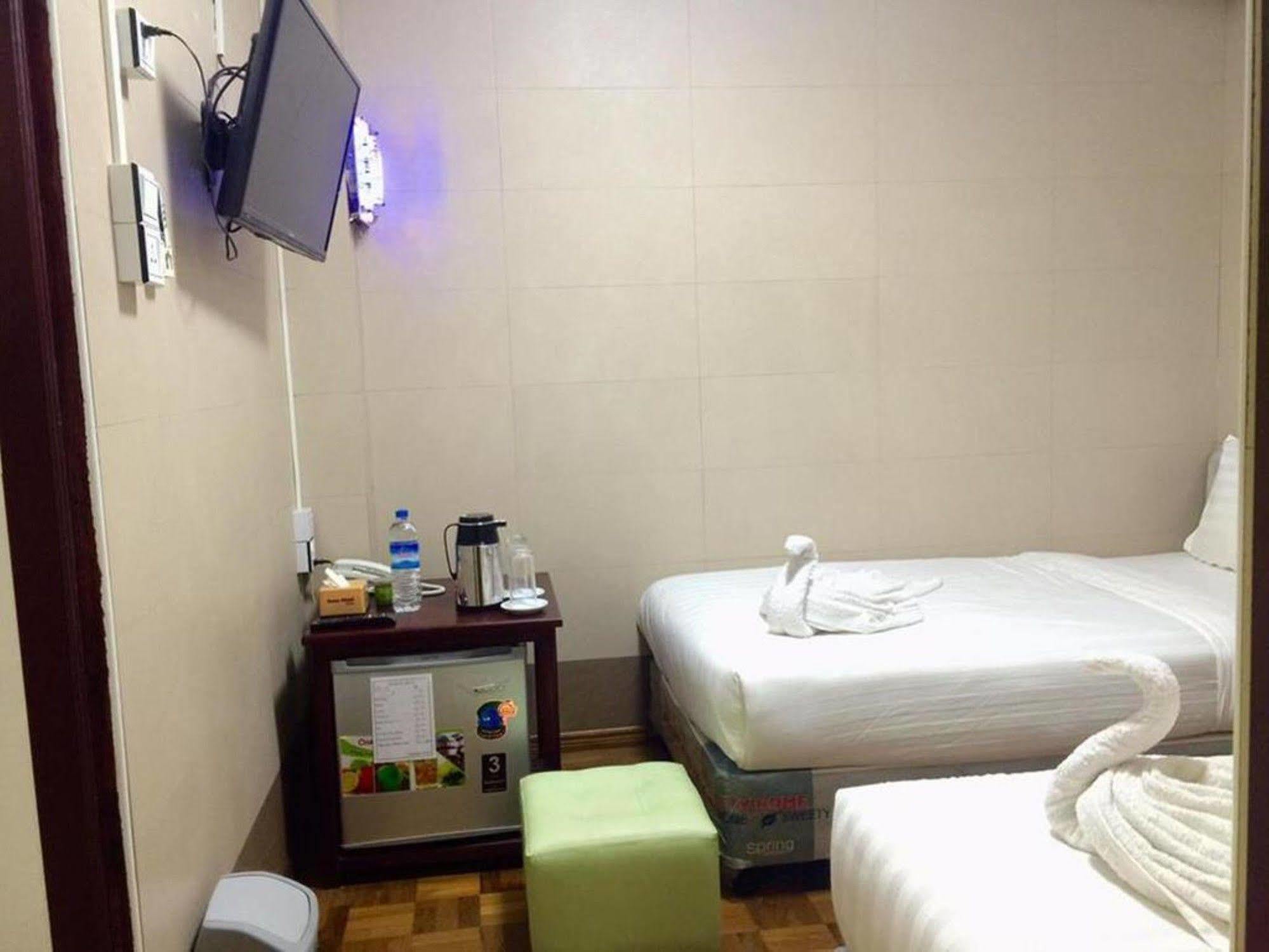 Pandora Motel Янгон Екстериор снимка