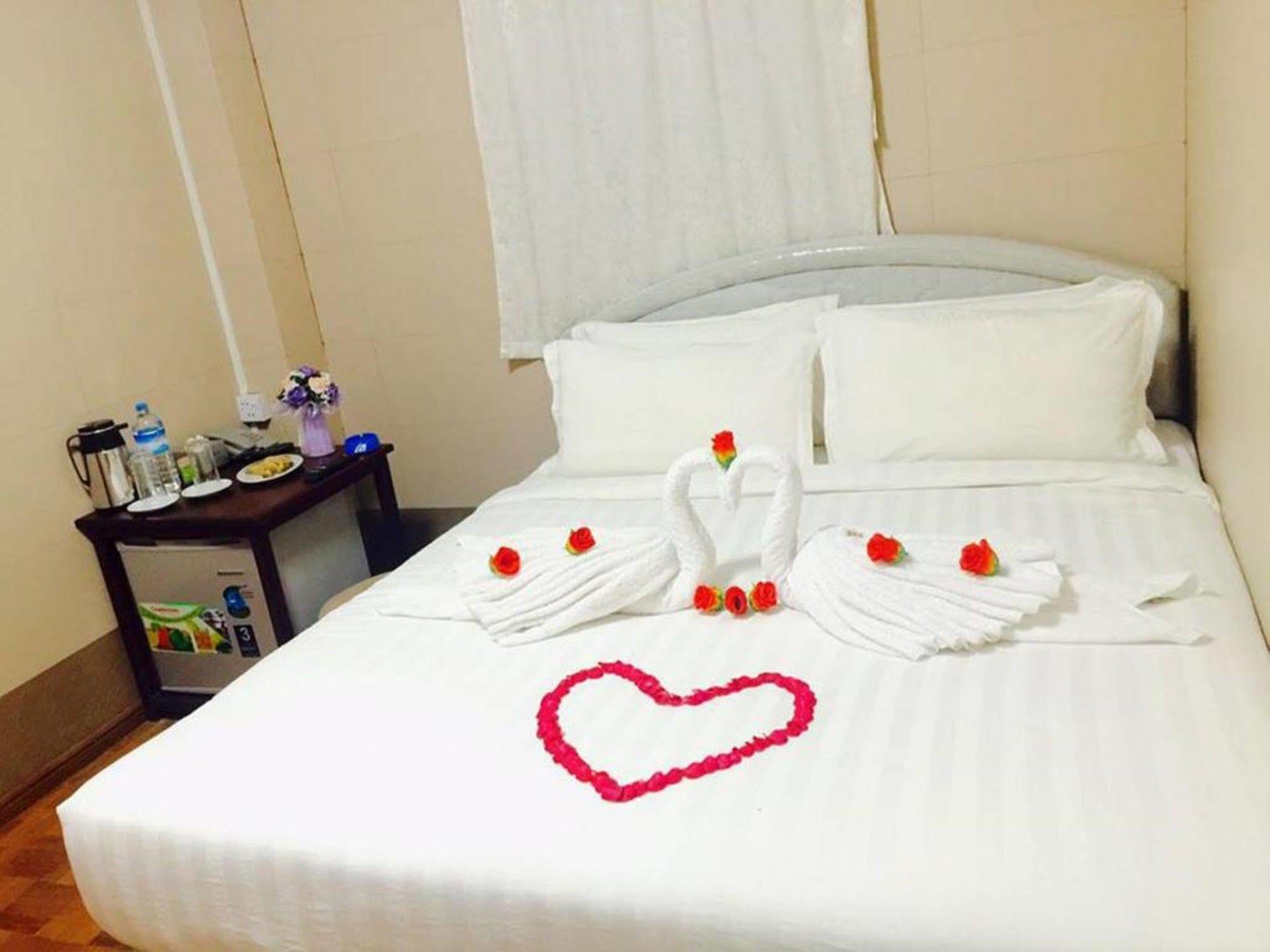 Pandora Motel Янгон Екстериор снимка