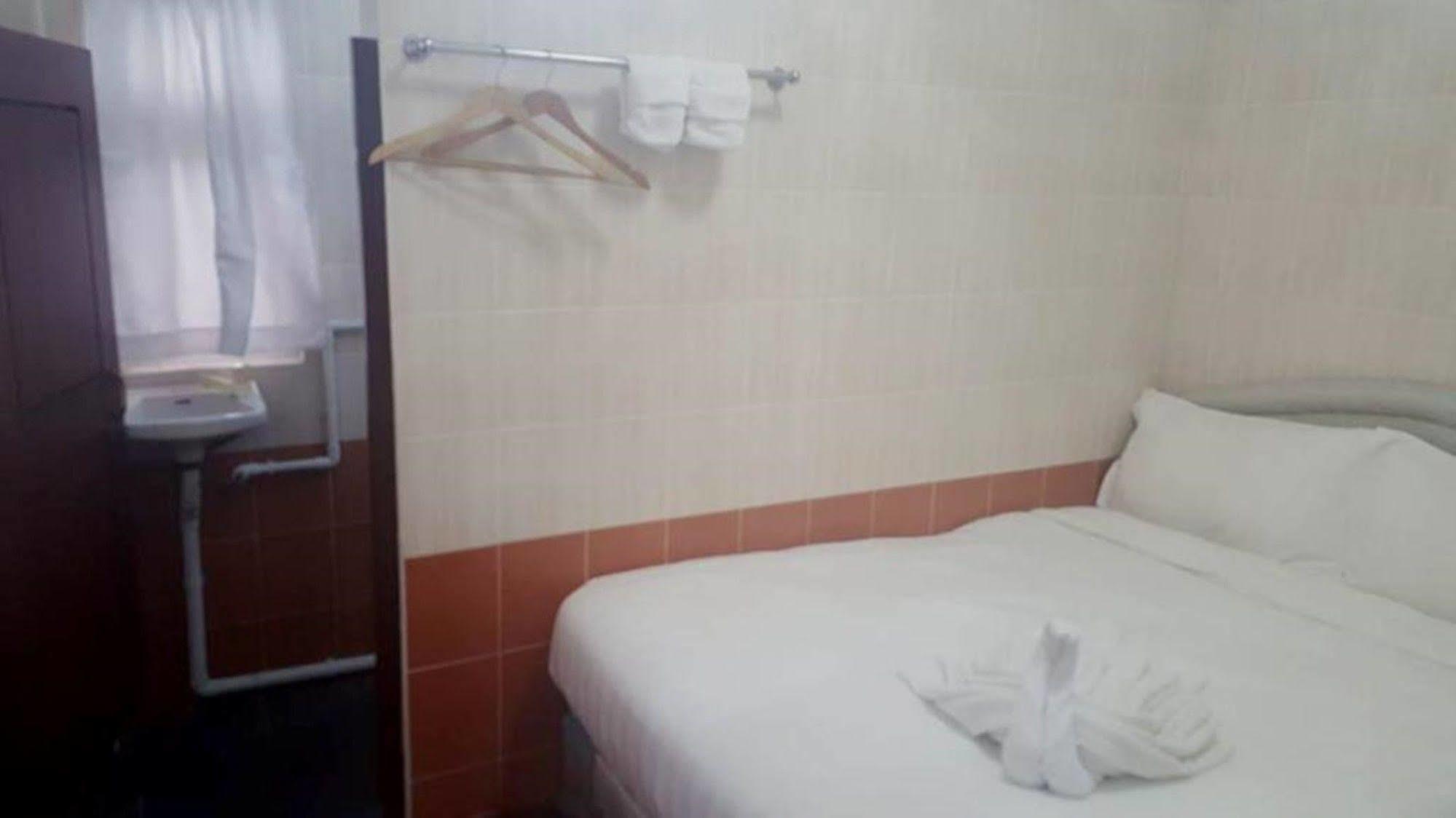 Pandora Motel Янгон Екстериор снимка