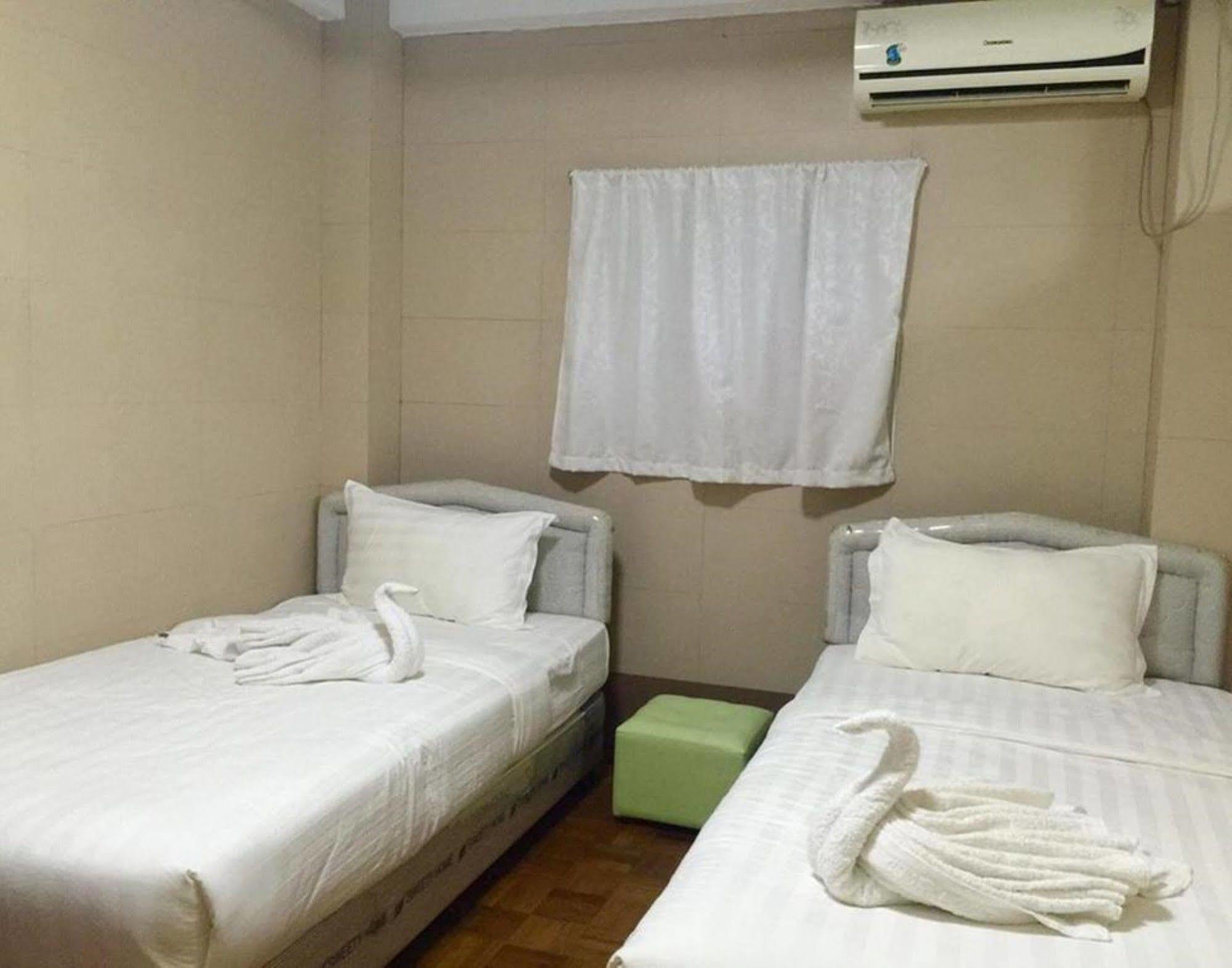 Pandora Motel Янгон Екстериор снимка