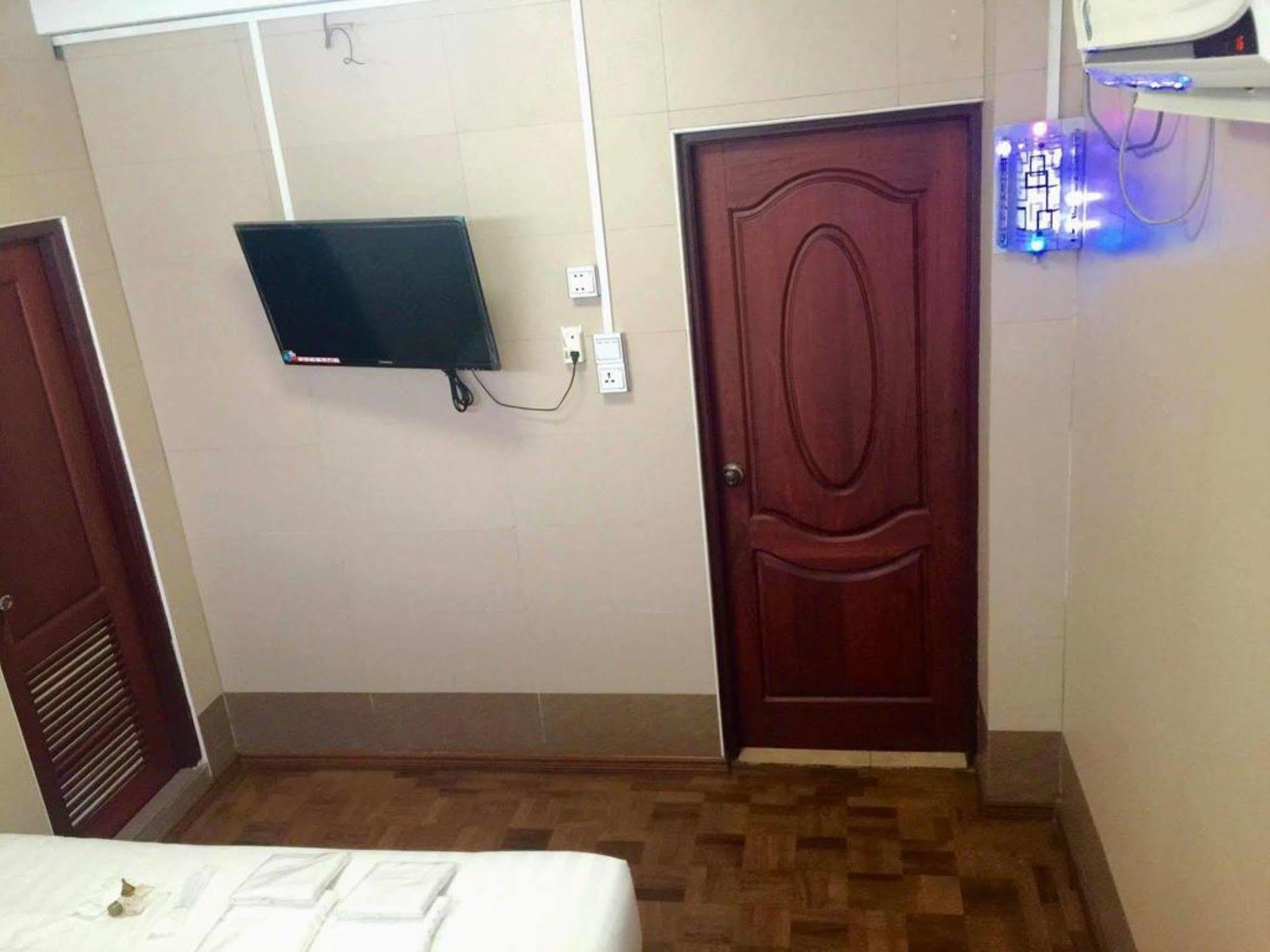 Pandora Motel Янгон Екстериор снимка